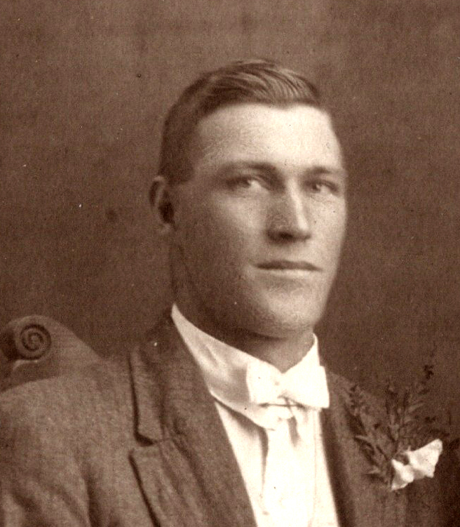 Photo of photos/Ken McLennan 1898-1986 c1922